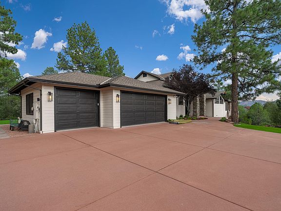 4th image of 810 N Chaparral Pines Dr