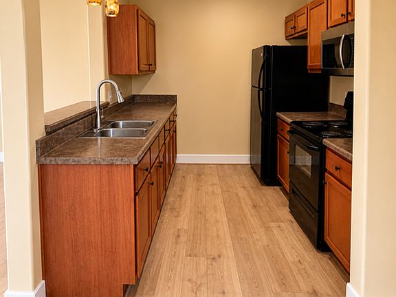 3rd image of 1037 16th Ave N Unit B