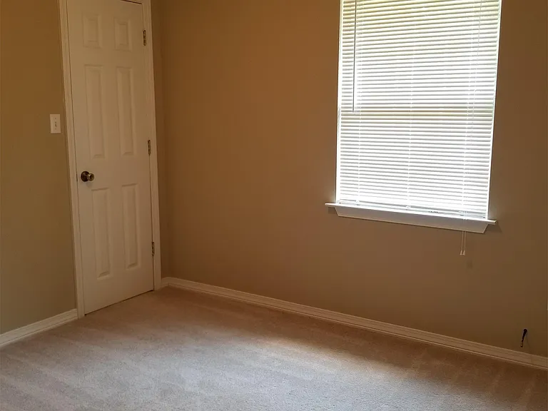 8210 Exchange St — Photo 5