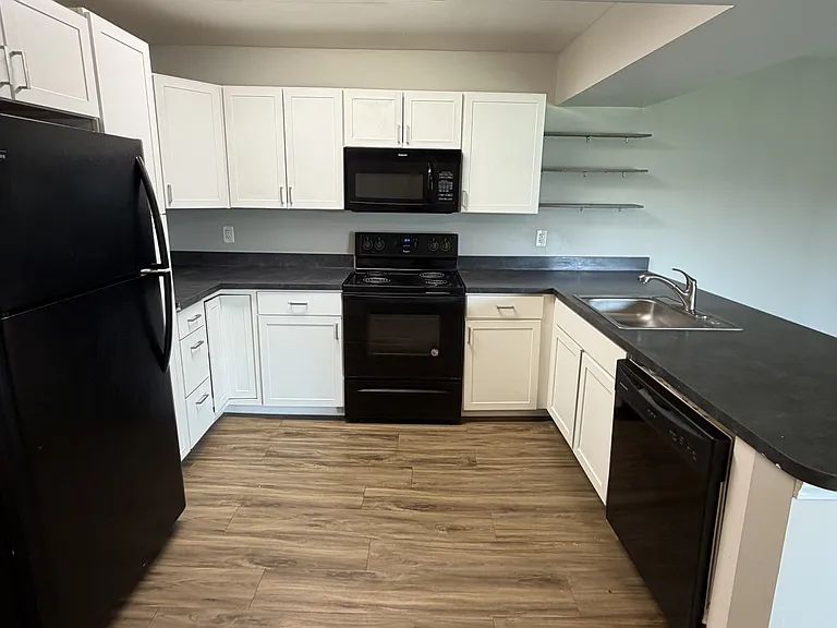 7 Pointe Apartments — Photo 49