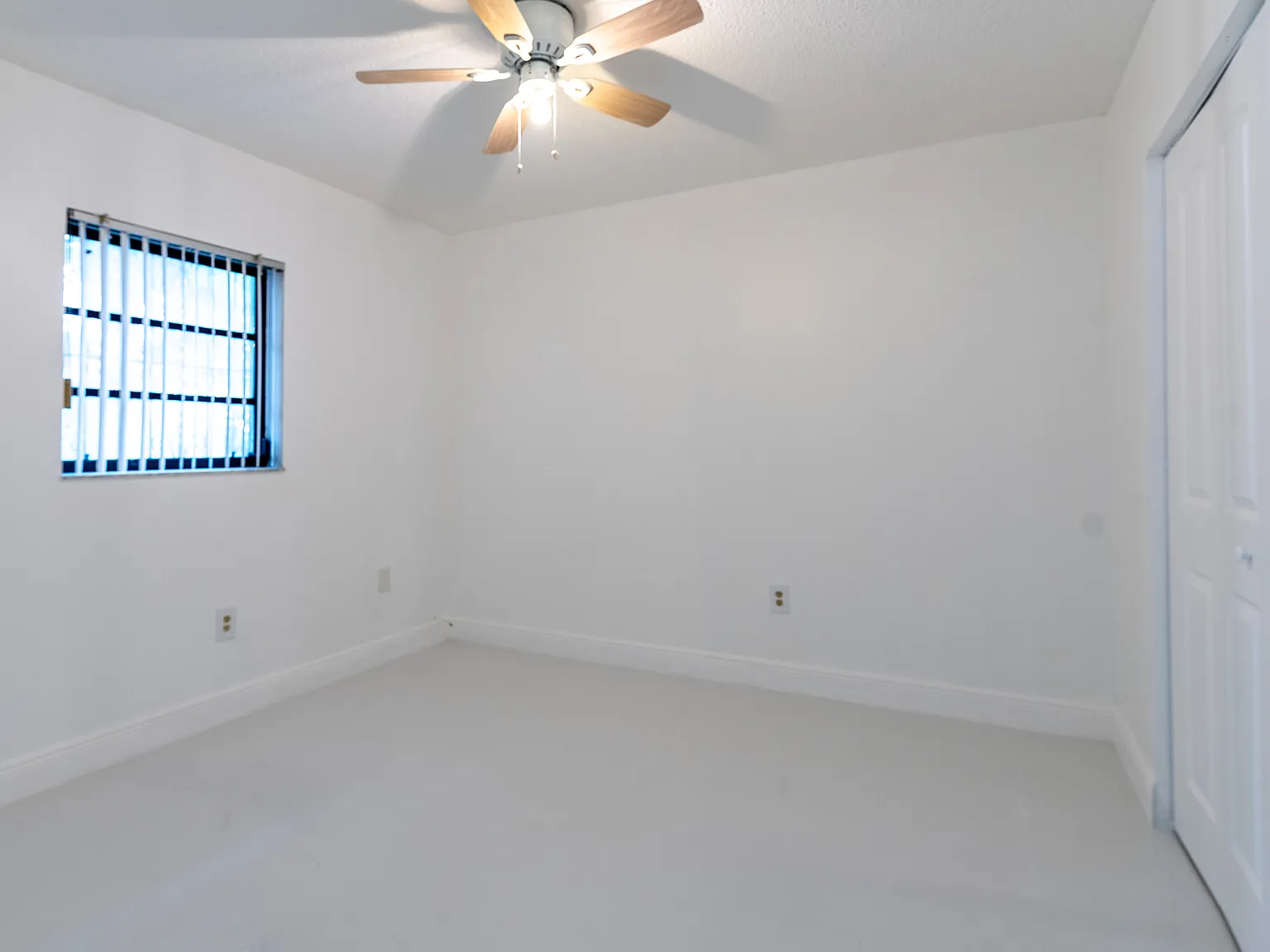 3 bed, 1057 sqft, $3,200 — Photo 3