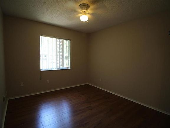 4th image of 1624 Selma Ave