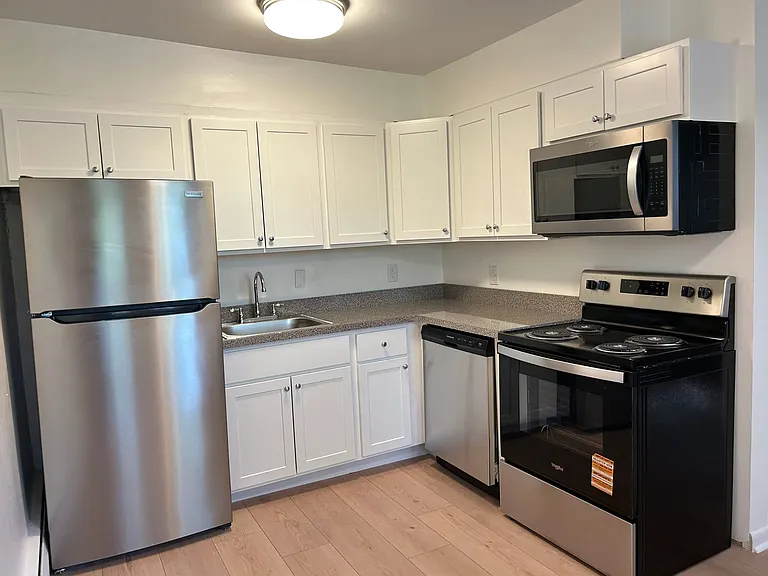 Parkside Manor Apartments — Photo 50