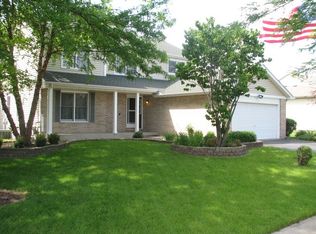 2621 Crofton Cir, Lake In The Hills, IL 60156