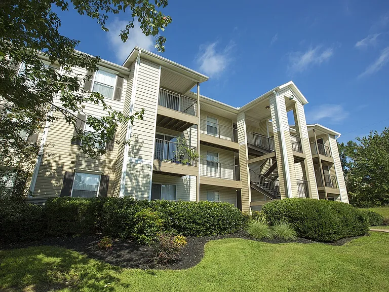 The Lexington Apartments — Photo 7