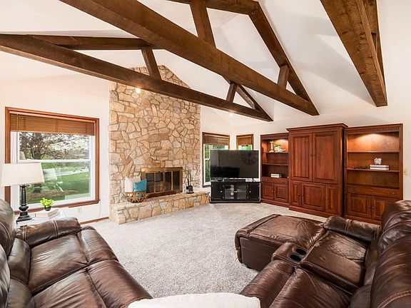 5th image of 4381 Briarwood Dr