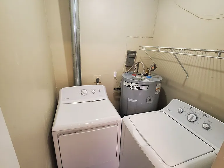 Saratoga Apartments - STA — Photo 56