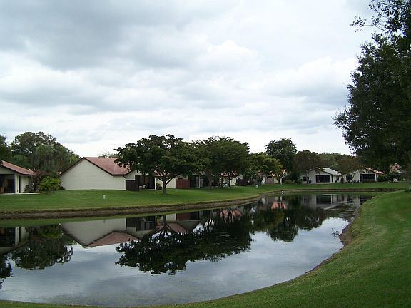 2nd image of 4727 Boxwood Cir