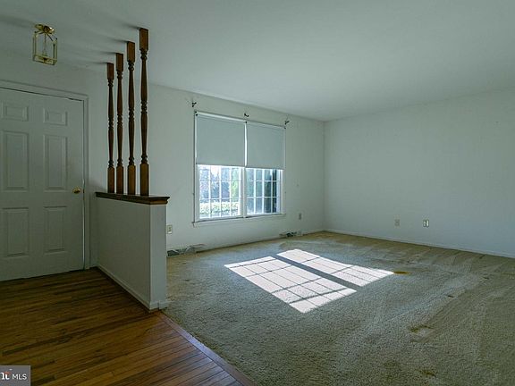 4th image of 105 Stephen Dr