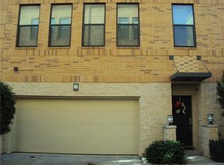 624 Skyline Bluff Dr, Fort Worth, TX 76102