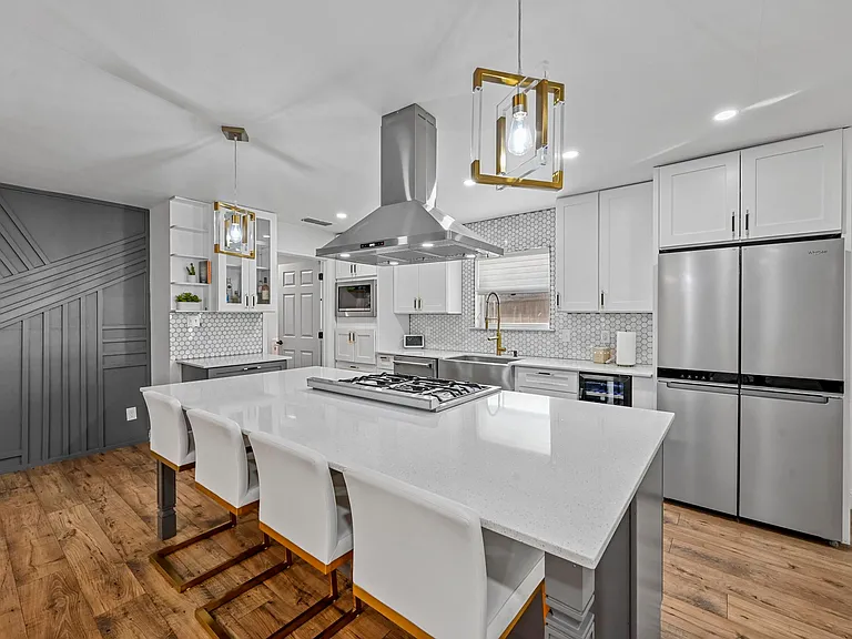 9806 Parkford Dr — Photo 3