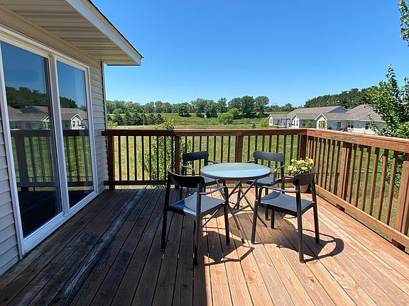 3rd image of 1404 Meadow View Dr