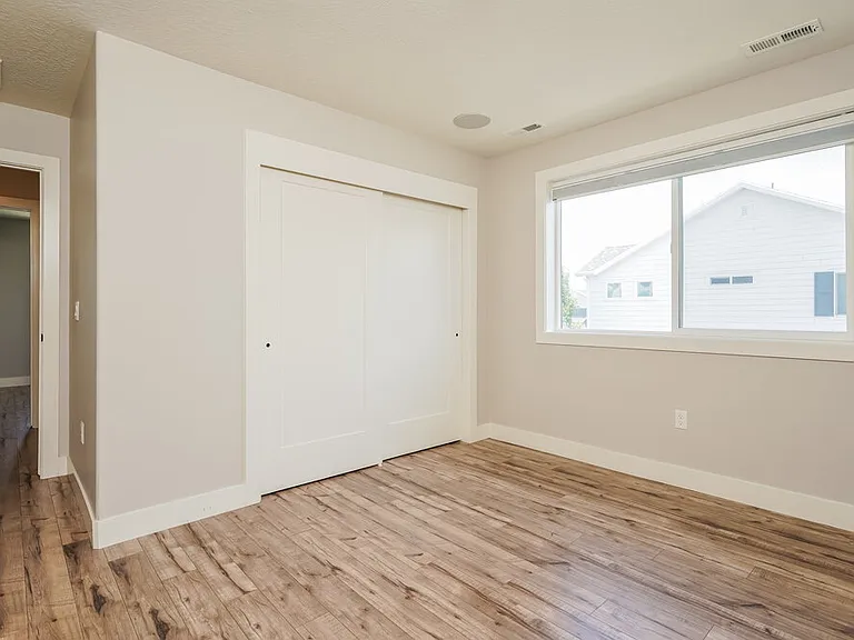 1611 W Parkview Dr — Photo 12