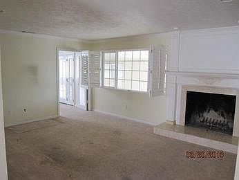 048-519684-living-20957657