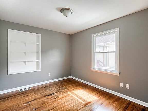 2nd image of 2241 W 7th St