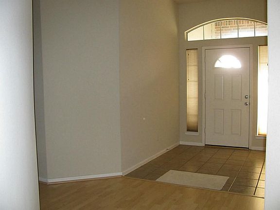 4th image of 6835 Arbor Hollow Ln