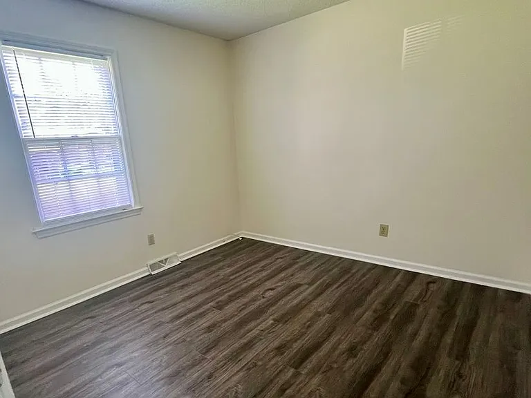 345 Salem Dr — Photo 8