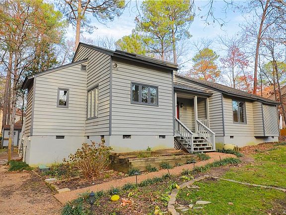 3rd image of 1904 Cambridge Cir