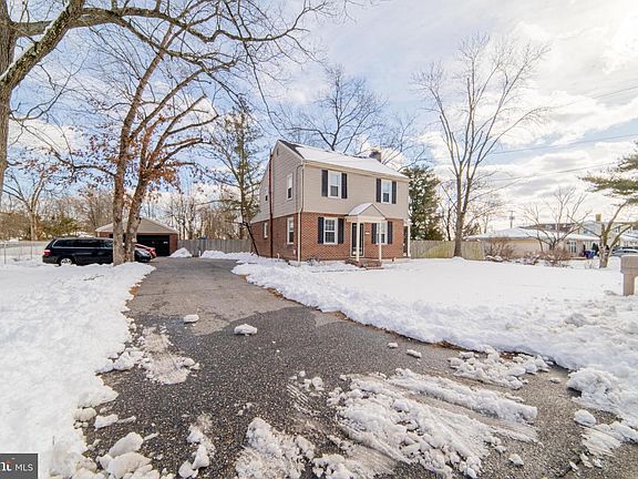 3rd image of 1717 Newcombtown Rd