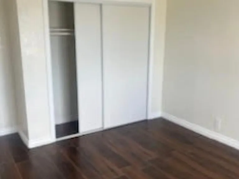 1041 W Reeve St — Photo 18