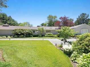 8 Hemlock Dr, Brookville, NY 11545