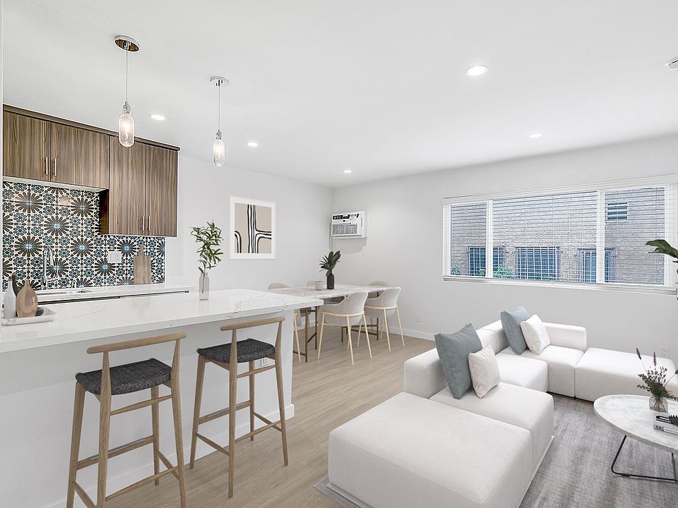 1st image of 1939 Argyle Ave #4