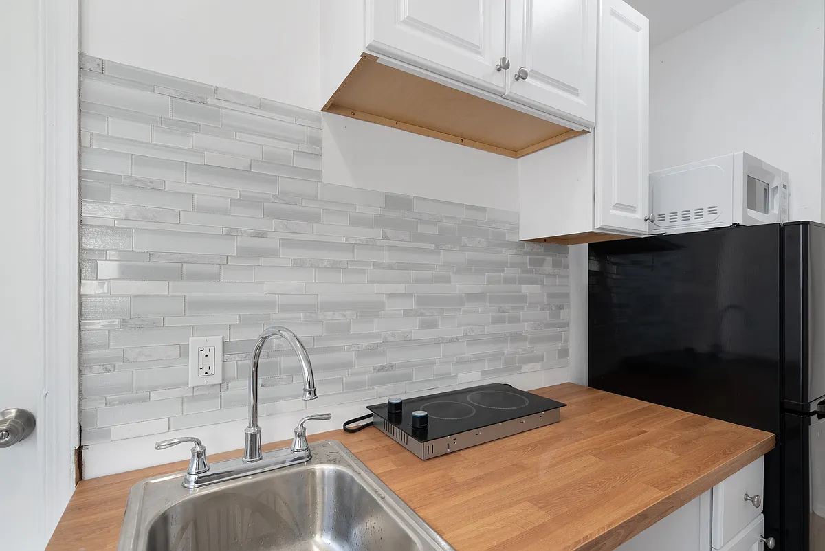 Building Photo - 60 Amherst St #3