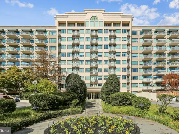 5450 Whitley Park Ter APT 413, Bethesda, MD 20814