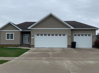 2302 43rd Ave S, Grand Forks, ND 58201