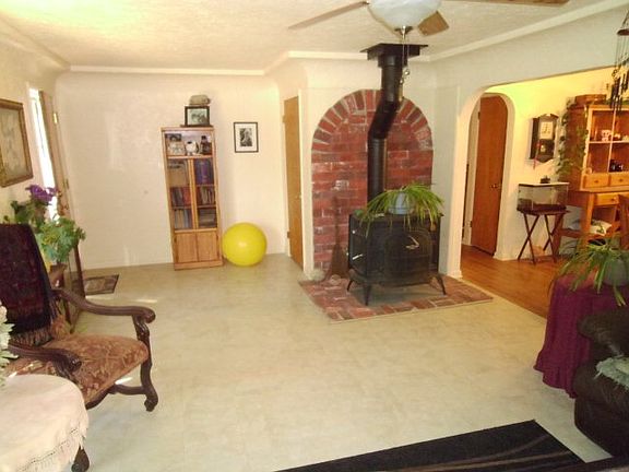 3rd image of 3845 Willow Ln