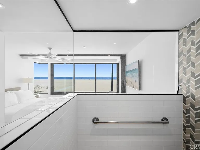 800 W Oceanfront — Photo 10