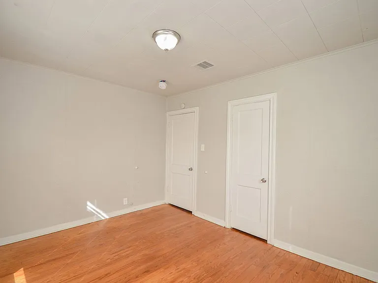 217 Owens St — Photo 17