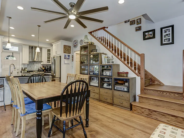 821 Tewkesbury Pl NW — Photo 12