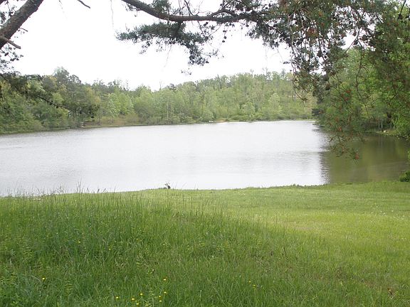 Lake access with HOA!