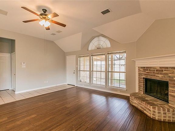 2nd image of 1240 Courtney Ln