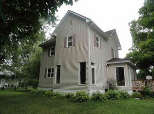 138 W 2nd St, Readlyn, IA 50668