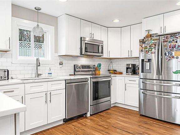 2nd image of 100 E Greenwich Ave
