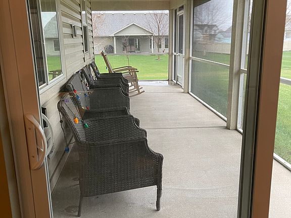 Screen porch