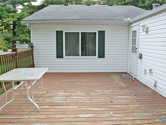 3rd image of 104 Dewey St
