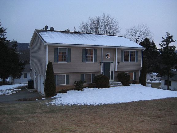 5th image of 17 Nicole Ln