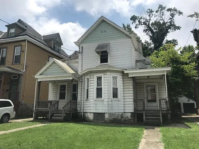 1831 Hewitt Ave photo 1