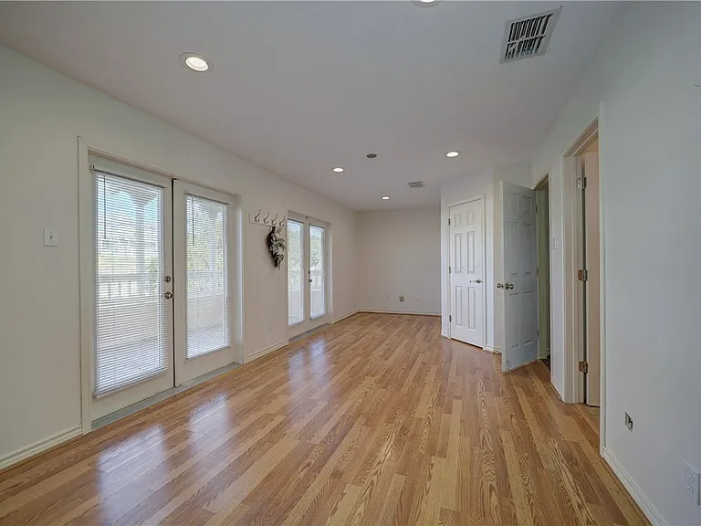 1343 Bayview Dr — Photo 26