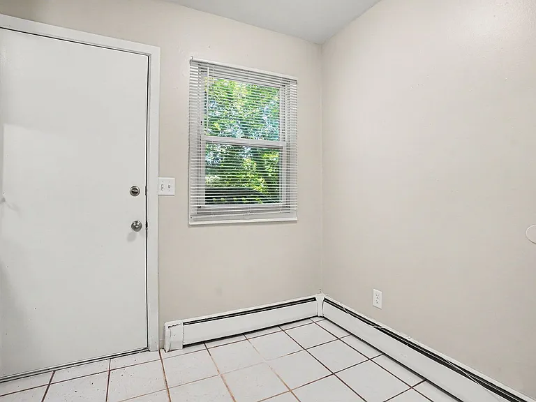 514-516 N Berkley St — Photo 2