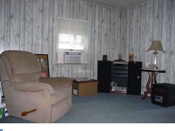 4th image of 730 E Grand Ave