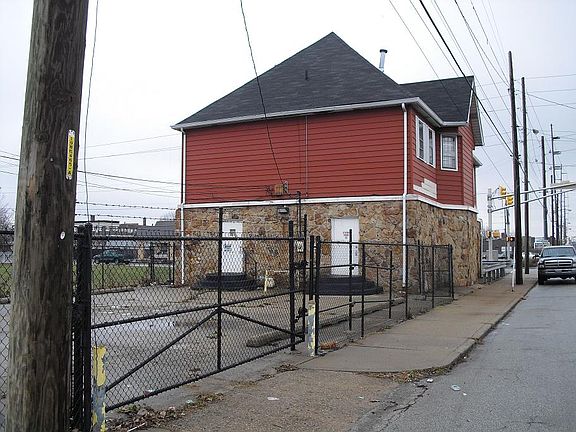 2nd image of 2202 N Illinois St #1-2