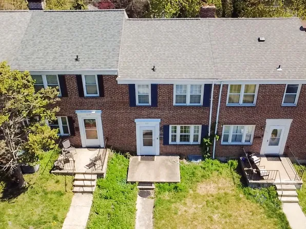 221 Medwick Garth E, Baltimore, MD 21228
