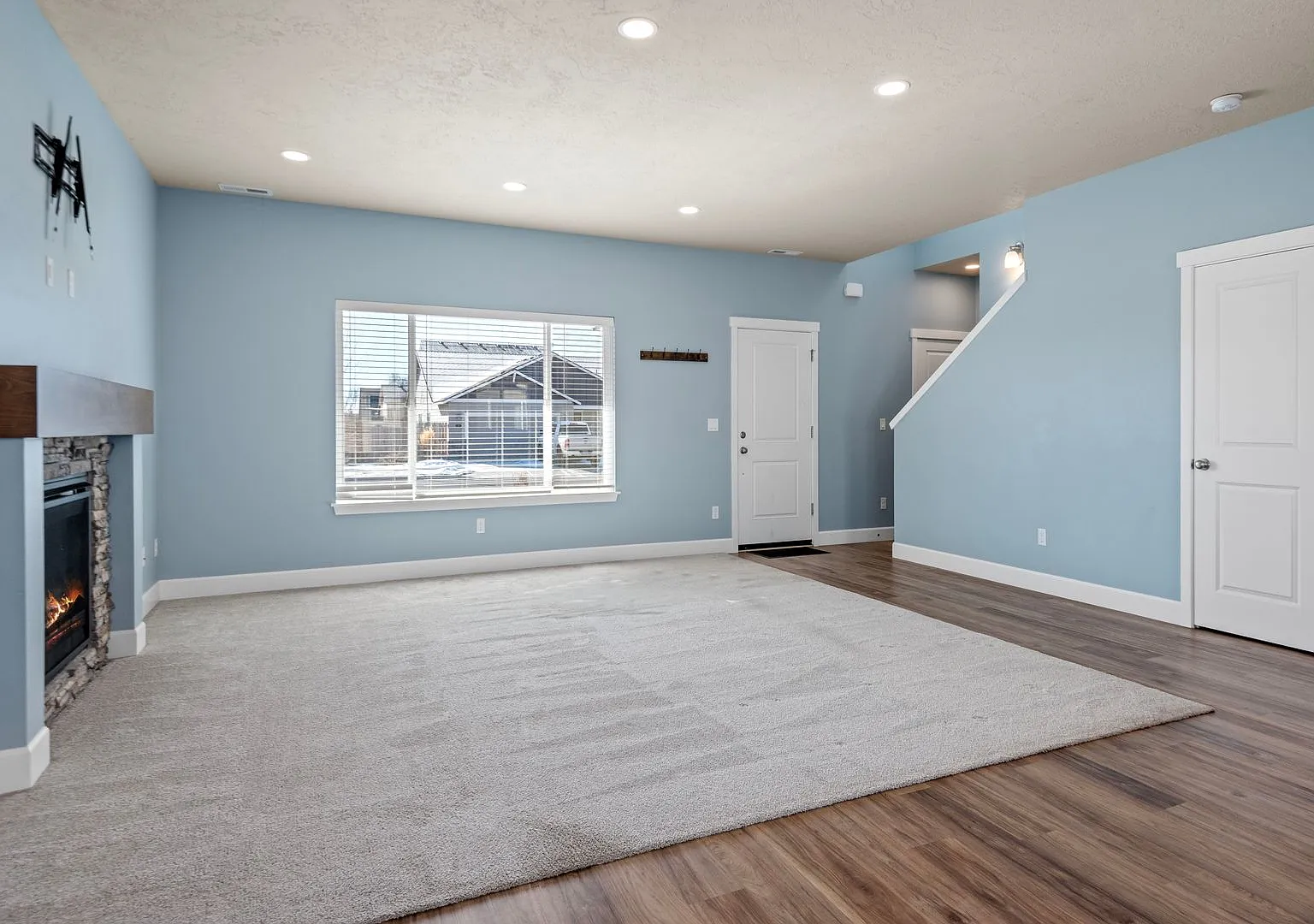 Beautiful 4 bedroom home in desirable Madras OR — Photo 4