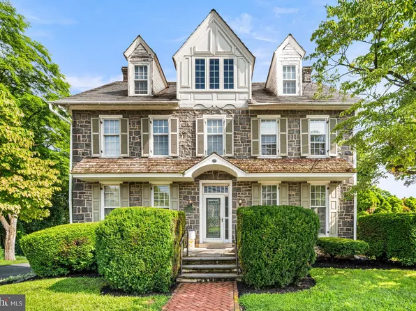 28 W Main St, Elverson, PA 19520