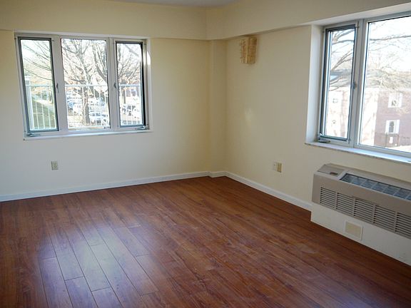 4th image of 6506 Grand Central Pkwy APT 3A