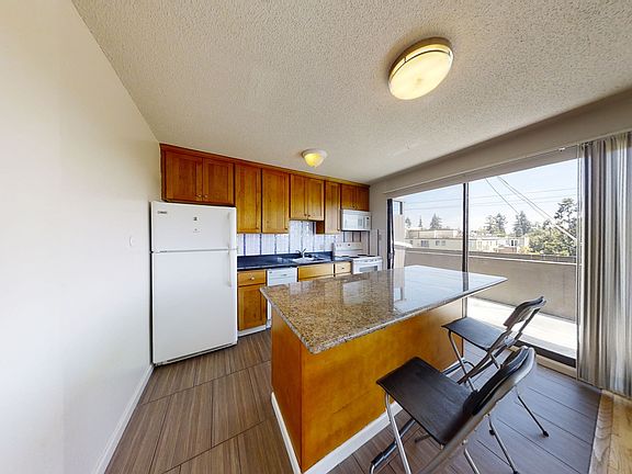 4th image of 2511-2515 Parker St #202